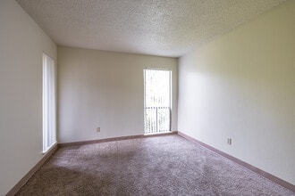 Paddock Village Apartments in Florissant, MO - Foto de edificio - Interior Photo