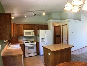 9049 Torrey Ln in Hayden, ID - Building Photo - Building Photo