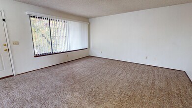 1197 Lancers Ln, Unit C in Redding, CA - Building Photo - Building Photo