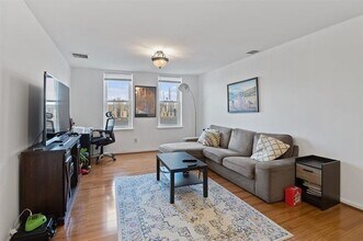 6405 JFK Blvd E in West New York, NJ - Building Photo - Building Photo