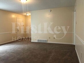 3926 Oak Branch Cir W in Memphis, TN - Foto de edificio - Building Photo