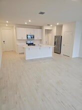 621 Salisbury Cir in Fort Pierce, FL - Foto de edificio - Building Photo