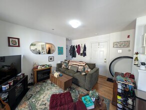 29 Roberts Rd, Unit 2 in Cambridge, MA - Foto de edificio - Building Photo