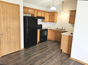 501 Stonemont Dr in Manhattan, KS - Building Photo - Building Photo
