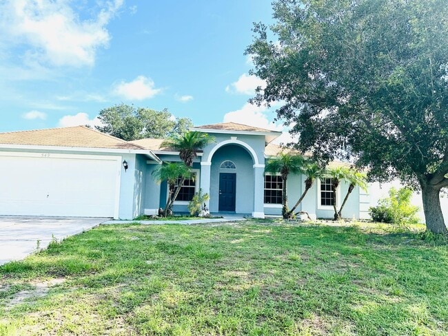 549 SW Prater Ave in Port St. Lucie, FL - Foto de edificio - Building Photo