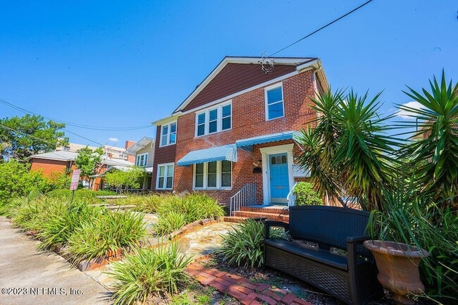 831 Cedar St in Jacksonville, FL - Foto de edificio - Building Photo