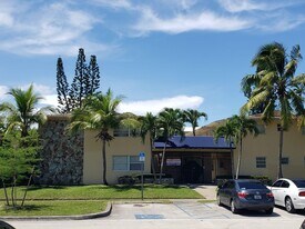 2121 NE 168th St in North Miami Beach, FL - Building Photo