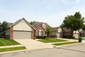 Woodfield Square Condominiums in Brighton, MI - Building Photo - Building Photo