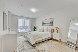 9201 N Milwaukee Ave in Niles, IL - Foto de edificio - Building Photo