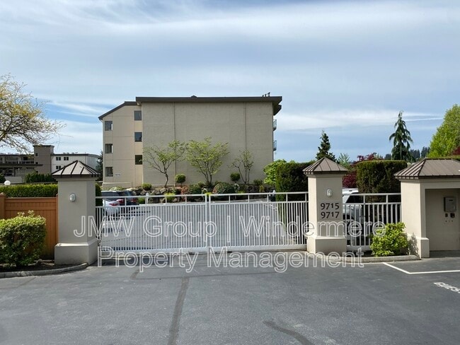 property at 9715 NE Juanita Dr