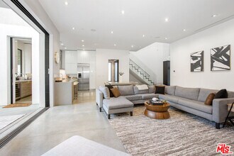 454 N Sweetzer Ave in Los Angeles, CA - Building Photo - Building Photo