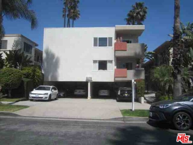 937 5th St in Santa Monica, CA - Foto de edificio - Building Photo