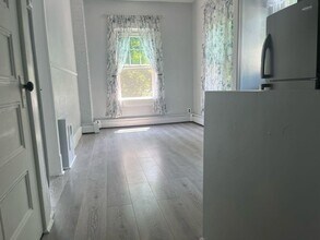 37 Oakland Ave in Warwick, NY - Building Photo - Building Photo