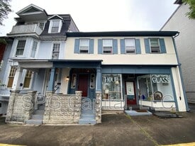 19 N Main St in Mercersburg, PA - Building Photo