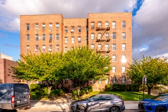 1811 Ocean Pky in Brooklyn, NY - Building Photo - Building Photo