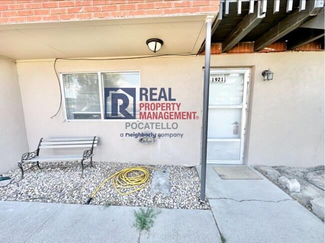 1921 Monte Vista Dr-Unit -1921 1/2 Monte Vista Dr in Pocatello, ID - Foto de edificio - Building Photo