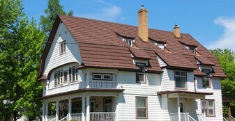 1329 State St, Unit 1329 State St #4 in Eau Claire, WI - Building Photo