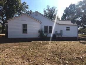 2262 S Lafayette St in Shelby, NC - Building Photo - Building Photo