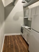 114 S Main St, Unit B in Mt. Pleasant, MI - Building Photo - Building Photo