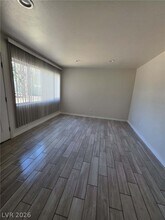1107 E Desert Inn Rd in Las Vegas, NV - Building Photo - Building Photo