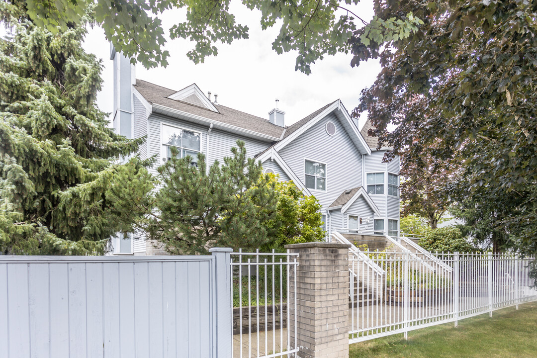 Ashlea Gate in Surrey, BC - Building Photo