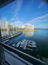 801 Brickell Ave, Unit MASTER BEDROOM in Miami, FL - Building Photo - Building Photo