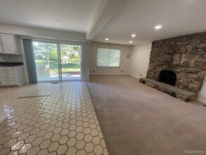 4970 Foxcroft Dr in Troy, MI - Building Photo - Building Photo