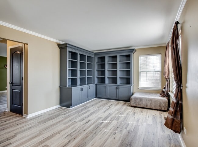 2758 Hillsboro Blvd in Aurora, IL - Building Photo - Building Photo