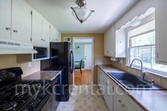 5002 W 70th Terrace in Prairie Village, KS - Building Photo - Building Photo