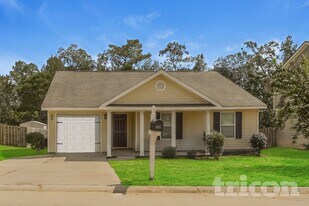 825 Westlawn Dr in Grovetown, GA - Building Photo