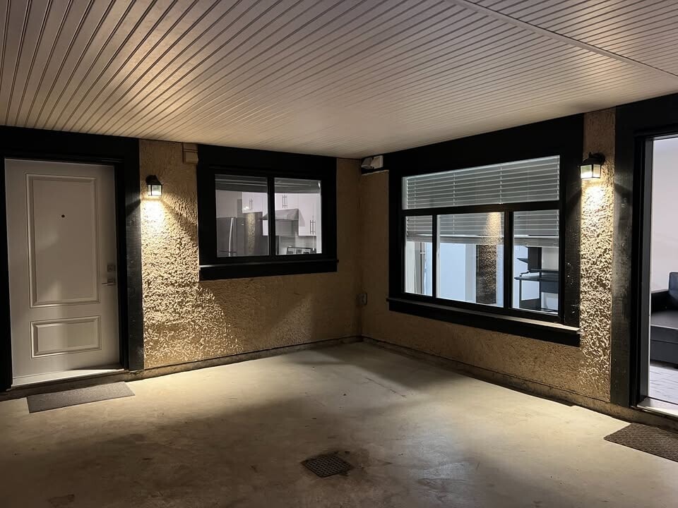2445 Haversley Ave in Coquitlam, BC - Building Photo