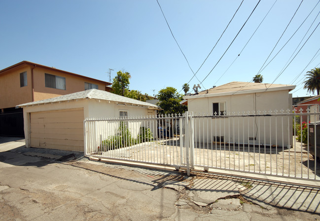 1333 N Hobart Blvd in Los Angeles, CA - Foto de edificio - Building Photo