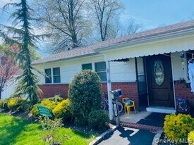 1099 Nugent Ave in Bay Shore, NY - Building Photo