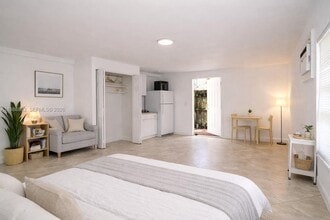 35 Virginia Rd in West Park, FL - Building Photo - Building Photo