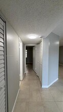 4010 Lakeside Dr, Unit 4010 in Tamarac, FL - Building Photo - Building Photo