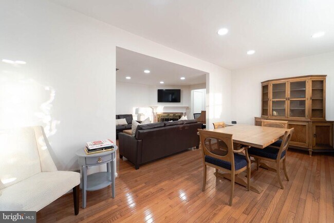 5105 Spring Rock Ct in Fairfax, VA - Building Photo - Building Photo