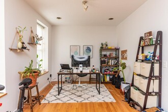 1301 N Hoyne Ave in Chicago, IL - Building Photo - Building Photo