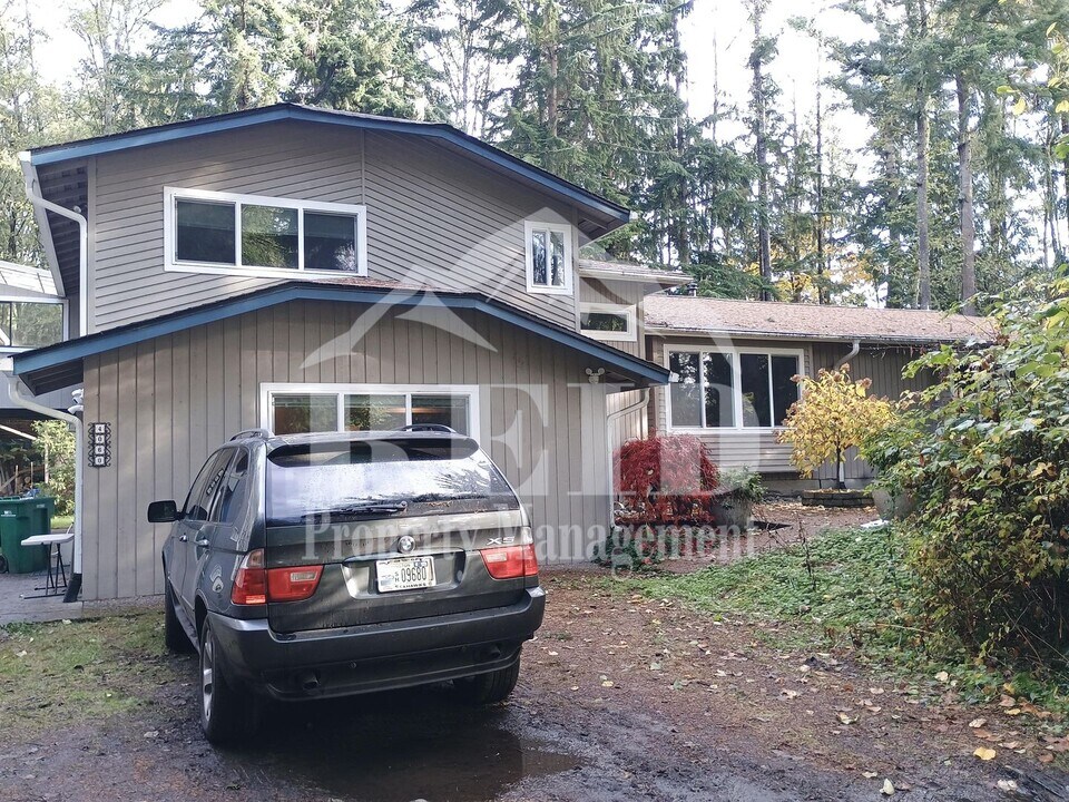 4060 NE Kedros Dr in Poulsbo, WA - Building Photo