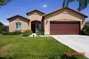 1704 Laguna Niguel Ave in Wasco, CA - Building Photo
