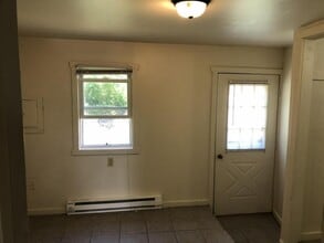 609 Grove City Rd in Slippery Rock, PA - Building Photo - Building Photo