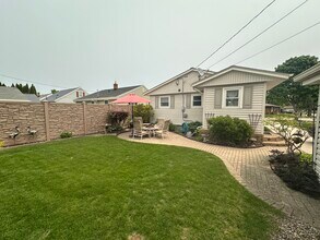 2828 S 11th Pl in Sheboygan, WI - Foto de edificio - Building Photo
