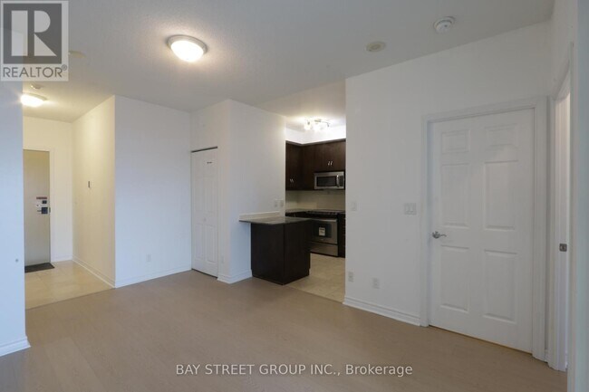 18 Holmes Ave in Toronto, ON - Building Photo - Building Photo