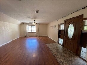 2525 Emma Cir, Unit Apt 801 in Tampa, FL - Building Photo - Building Photo