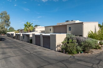 Riverview Condominiums in Tucson, AZ - Building Photo - Building Photo