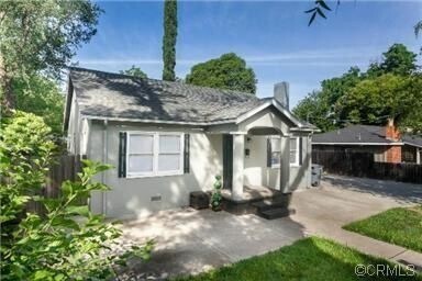 1207 Warner St in Chico, CA - Foto de edificio
