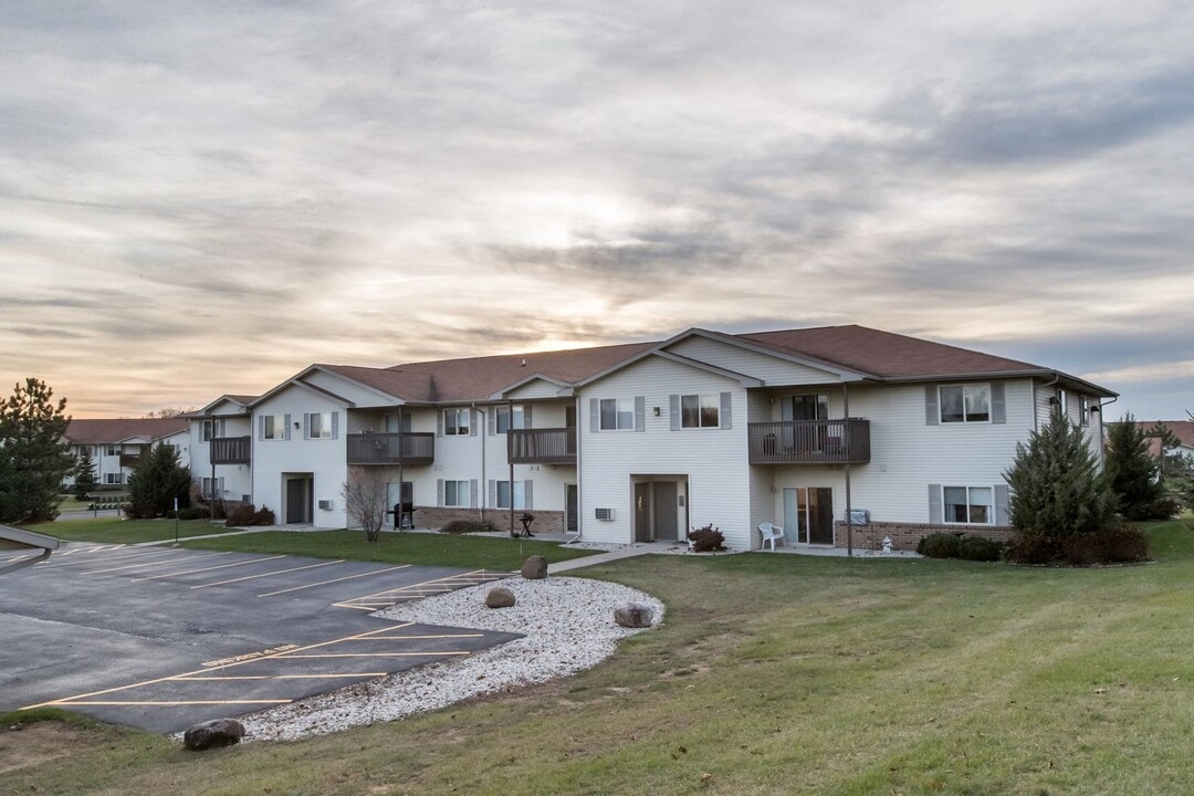 Tamarack Trails in Lake Mills, WI - Building Photo