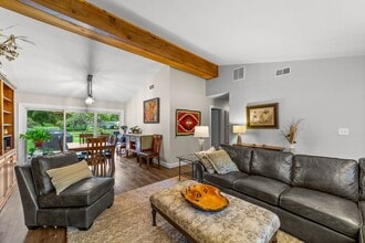 557 Edinborough Dr in Bay Village, OH - Building Photo - Building Photo