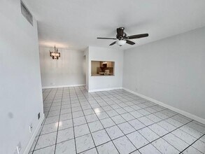 10006 Winding Lake Rd, Unit 101 in Sunrise, FL - Foto de edificio - Building Photo