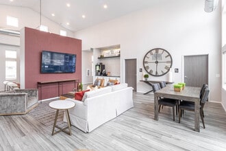 Silos at Ellis Crossing in Sioux Falls, SD - Building Photo - Building Photo