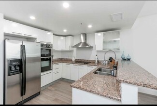170 SE 14th St, Unit 1802 in Miami, FL - Building Photo - Building Photo